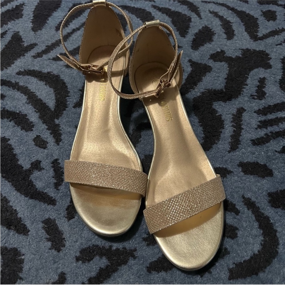 Size 9 gold Dream Pairs Shimmering Tan Sandals
